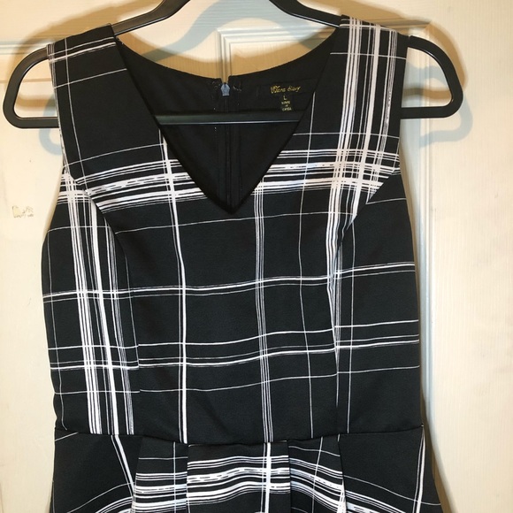 CLARA STORY Black Plaid Dress - Picture 2 of 8